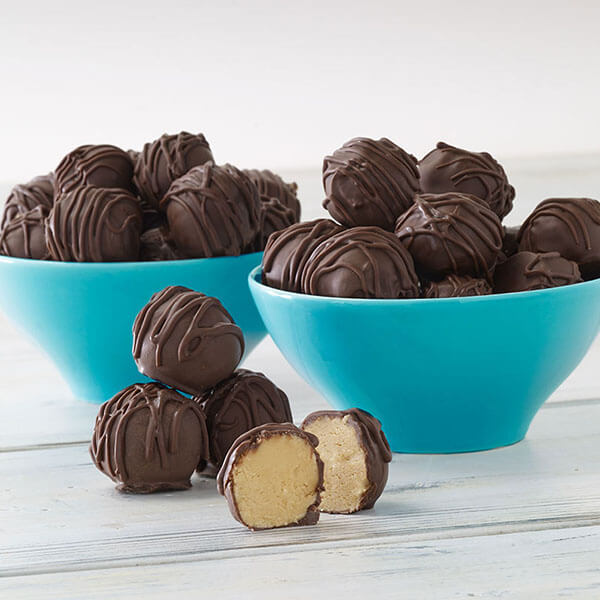 Chocolate Covered Peanut Butter Balls / Chokladtäckta jordnötssmörsbollar