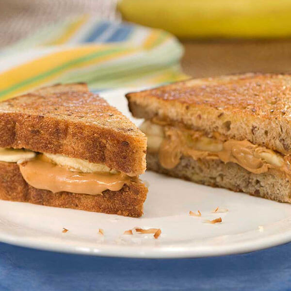 Cinnamon-Banana Peanut Butter Paninis / Jordnötssmörspaninis med kanel och banan