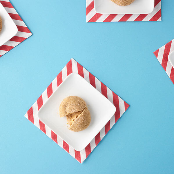 SKIPPY<sup>®</sup> Peanut Butter Stuffed Peanut Butter Cookies / Jordnötsmörskakor fyllda med Jordnötssmör