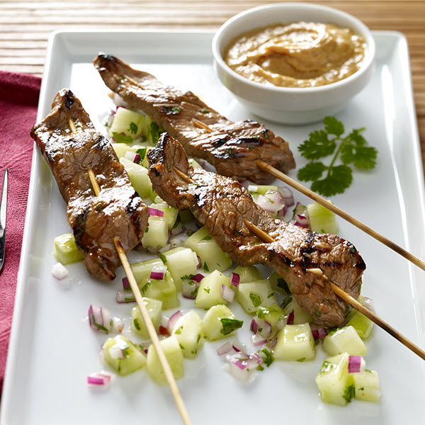 SKIPPY<sup>®</sup> Barbequed Beef Satay with Spicy Peanut Sauce / SKIPPY<sup>®</sup> Grillad Biff Satay med Kryddig Jordnötssås